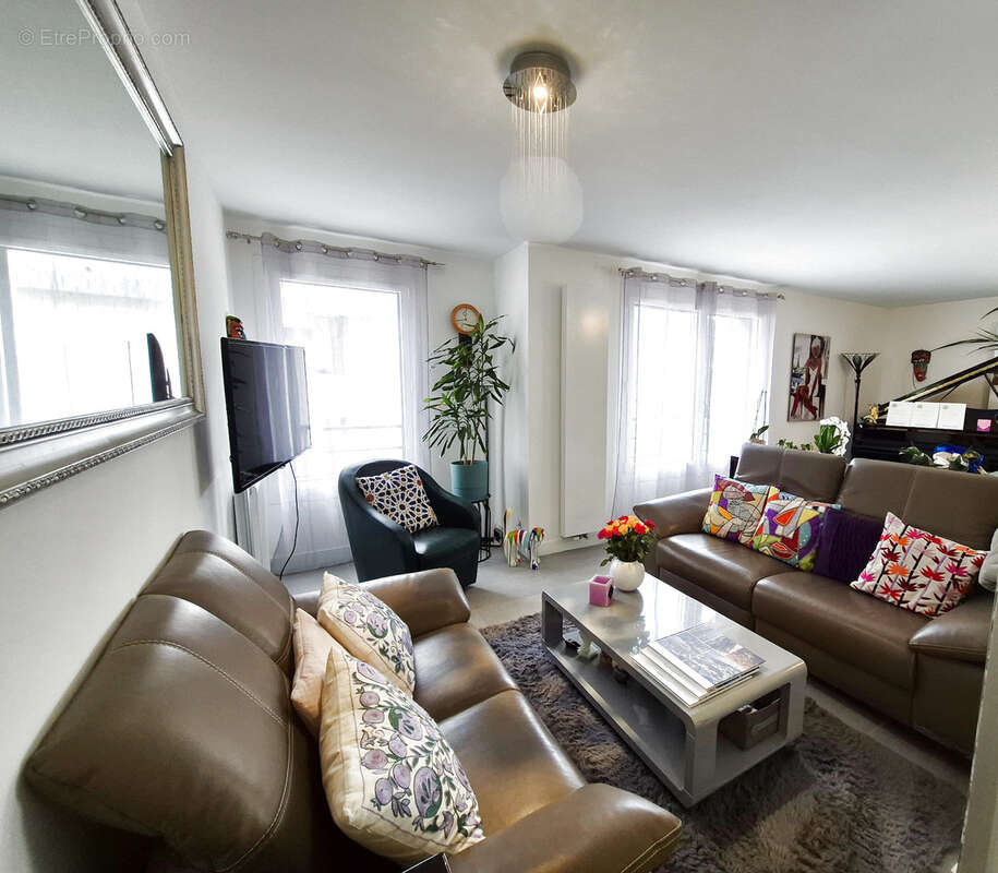 Appartement à COLLONGES-SOUS-SALEVE