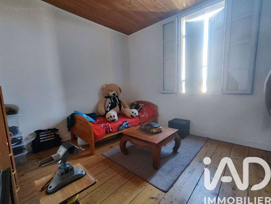 Maison 200 m² à Saint-Seurin-Sur-L'isle  - photo 5