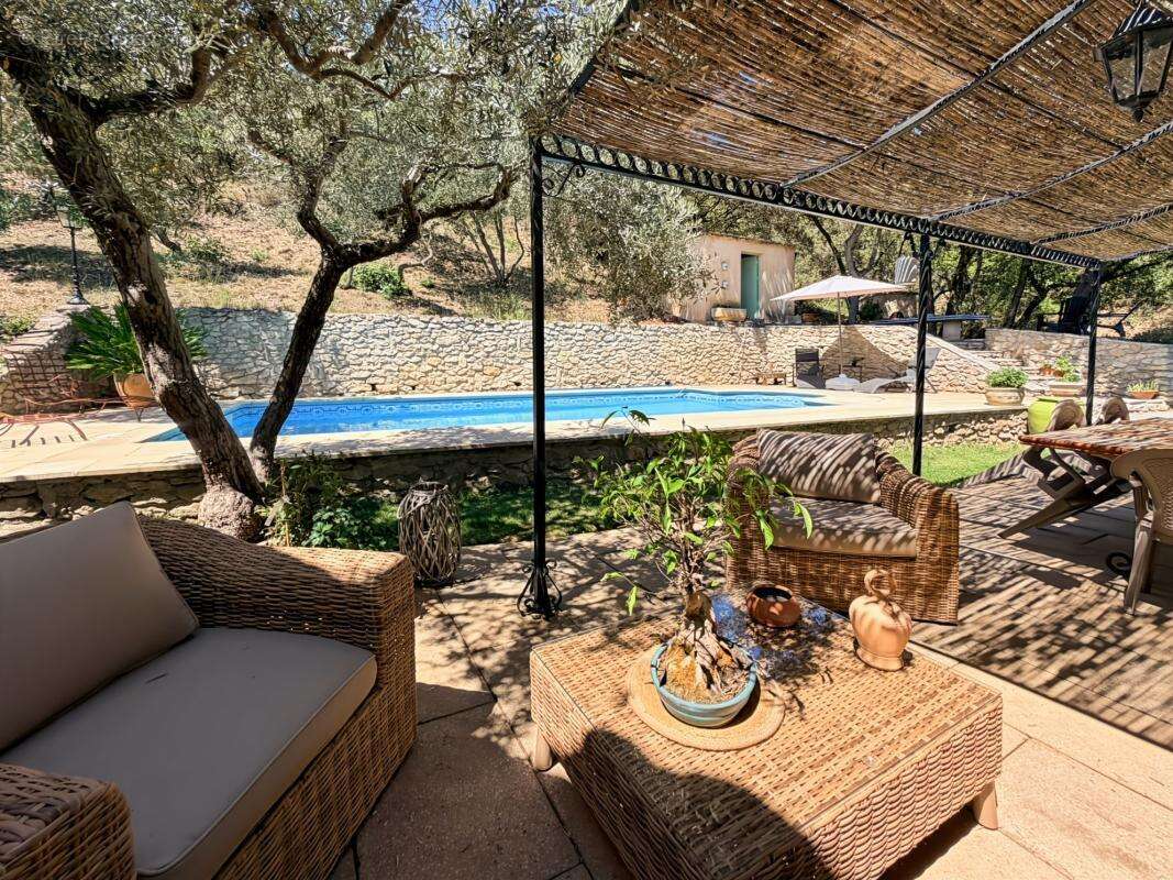 Maison familiale de 210 m² avec piscine, dans un secteur calme ! - photo 3