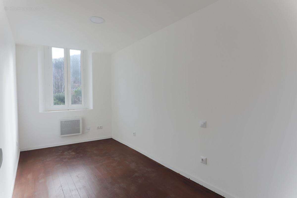 IMMEUBLE 600 m2  avec 6 appartements, un garage, un  jardinet et  3 dépendances  MAZAMET - photo 13