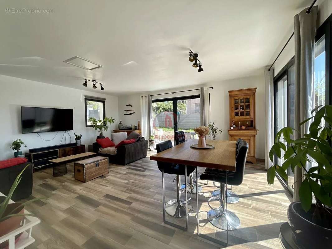 Maison à LE CASTELLET