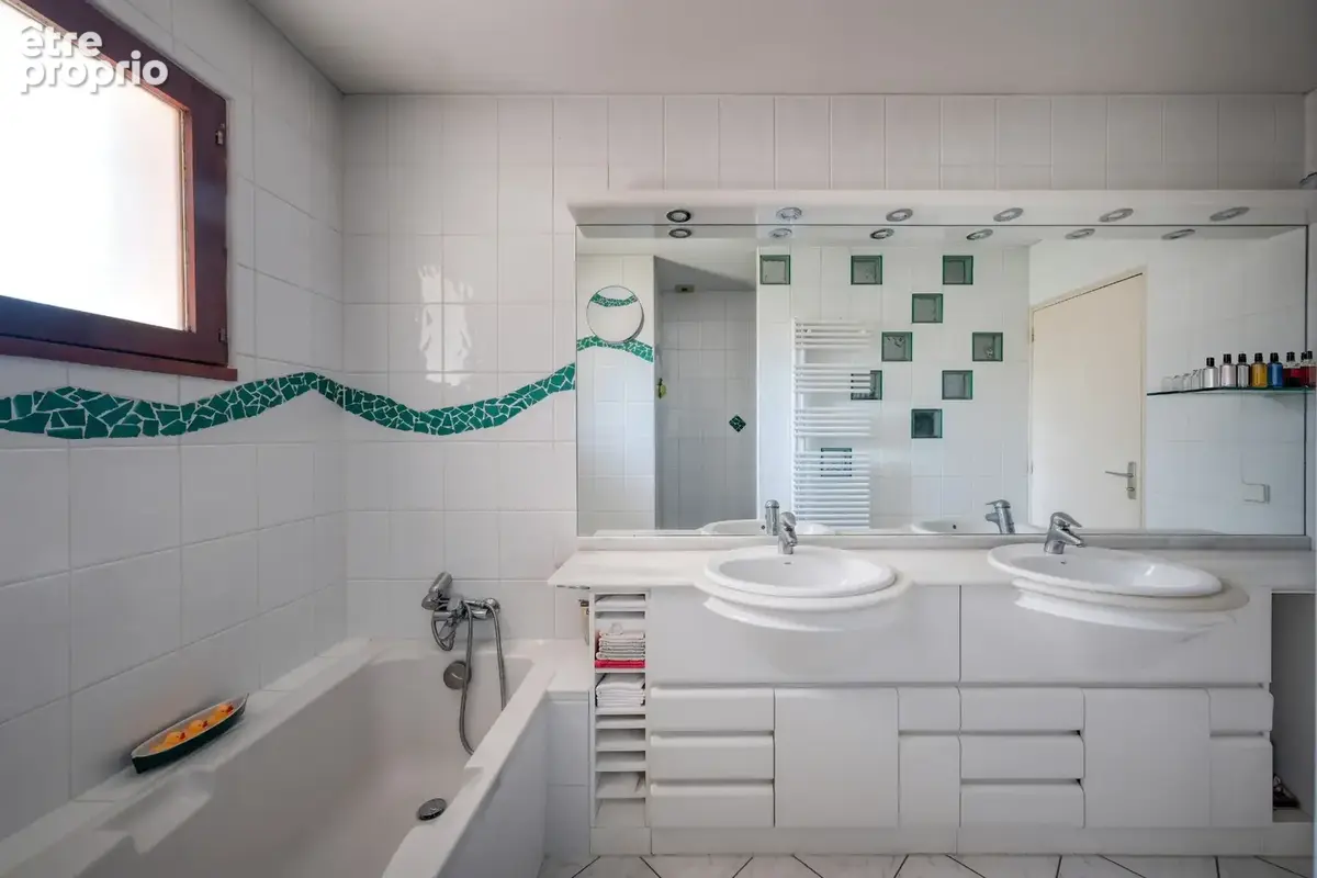 Elégante maison Familiale de 8 pièces 180m² avec Vie de Plain-Pied 6 Chambres - DPE C- Véranda et terrain arboré de 756m² - photo 18