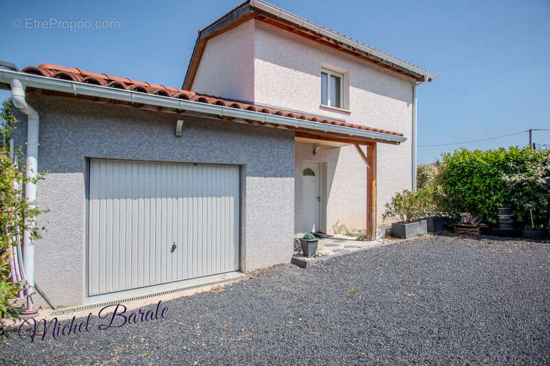 Maison à GREZIEU-LA-VARENNE