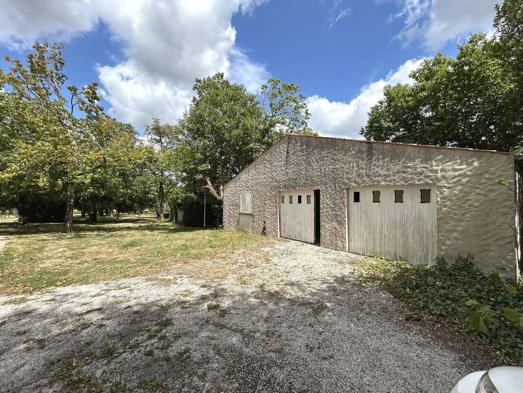 Propriete familiale - 9 chambres - 310 m² + dependances 200m² - photo 11