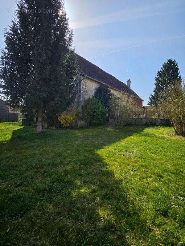 Maison à MAGNY-SAINT-MEDARD