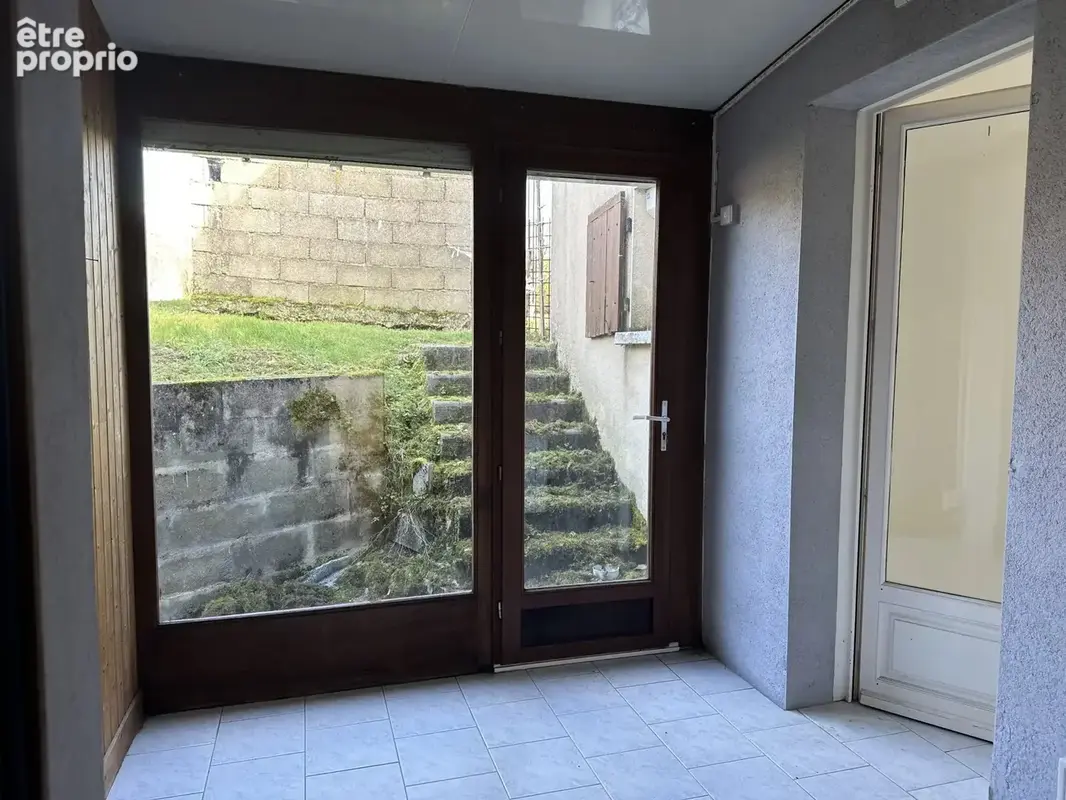 Maison de plain-pied avec grand jardin et piscine - photo 9