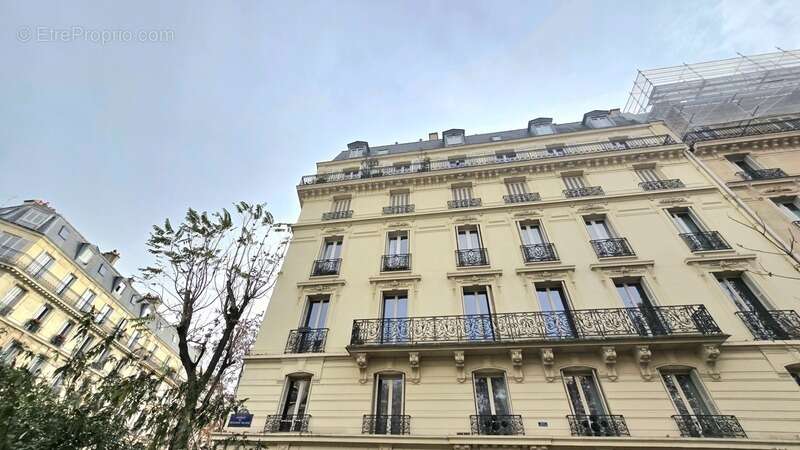 Commerce à PARIS-16E