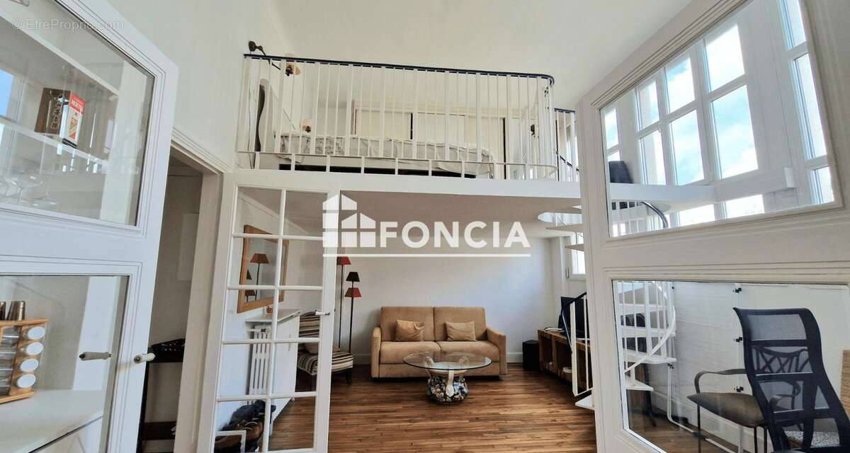 Appartement à PARIS-14E