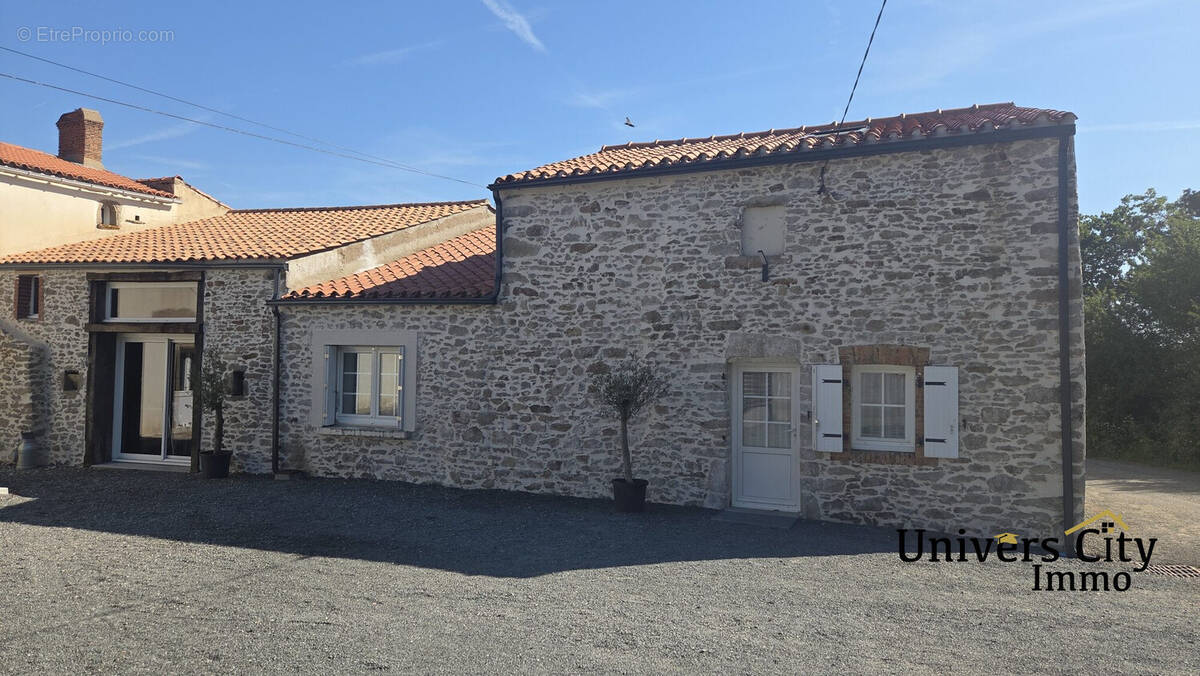 Maison à LEGE