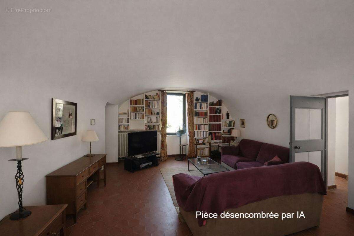 Maison à SAINT-JEAN-DE-MARUEJOLS-ET-AVEJAN