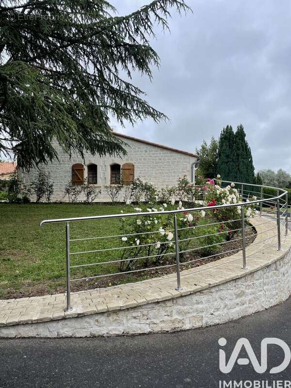 Photo 3 - Maison à BARBEZIEUX-SAINT-HILAIRE