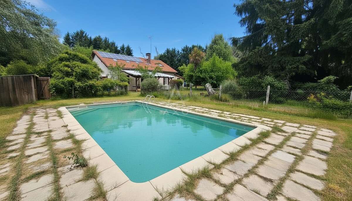 Maison à BOURRIOT-BERGONCE