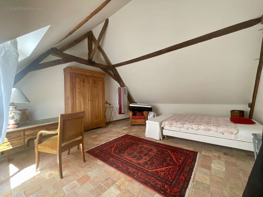 Maison de bourg sans vis-à-vis, avec jardin bordé par un cours d’eau - photo 8