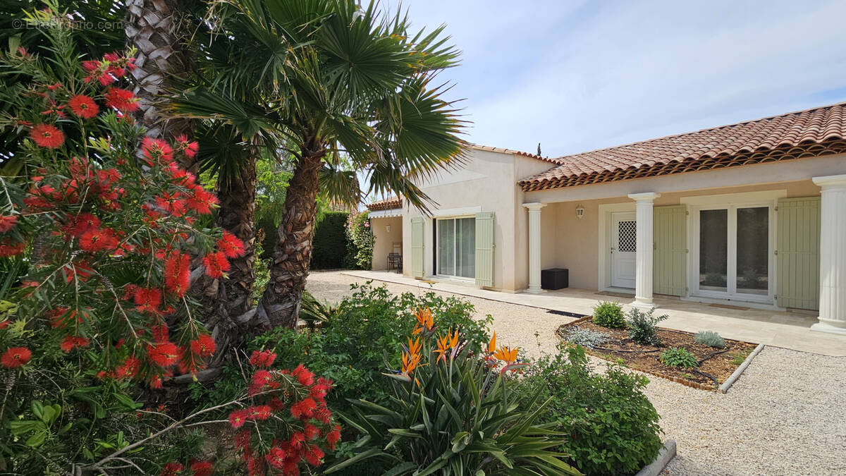 Maison à SAINT-CYR-SUR-MER