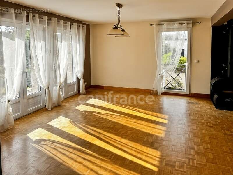 Maison à LE RELECQ-KERHUON