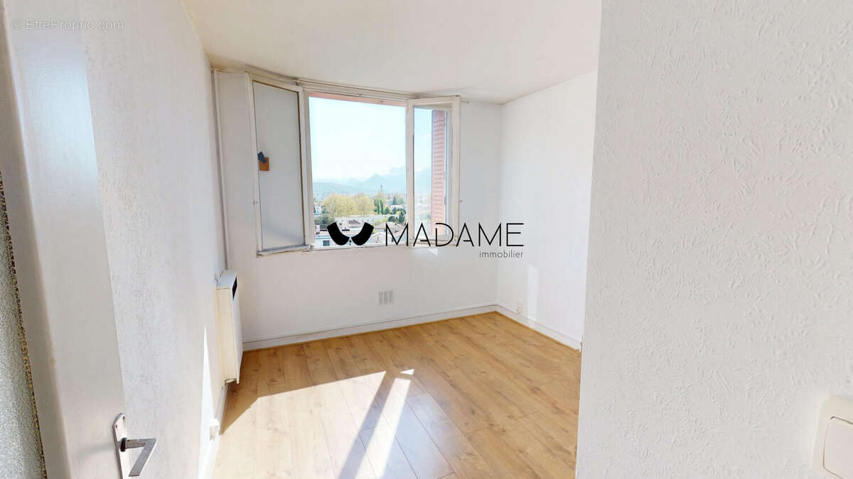 Appartement à SAINT-MARTIN-D'HERES