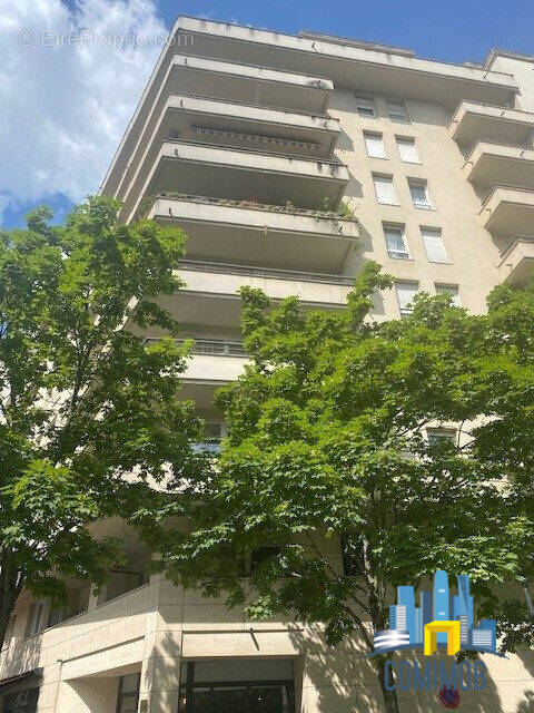Appartement à COURBEVOIE