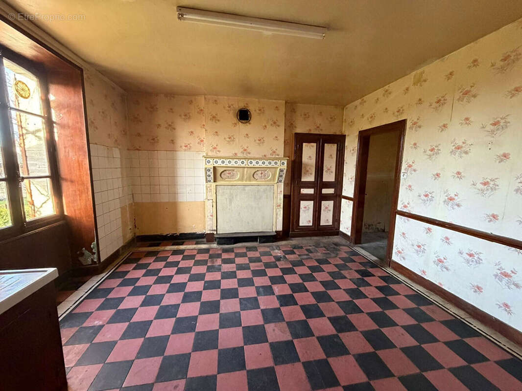 Maison à CHATEAUPONSAC