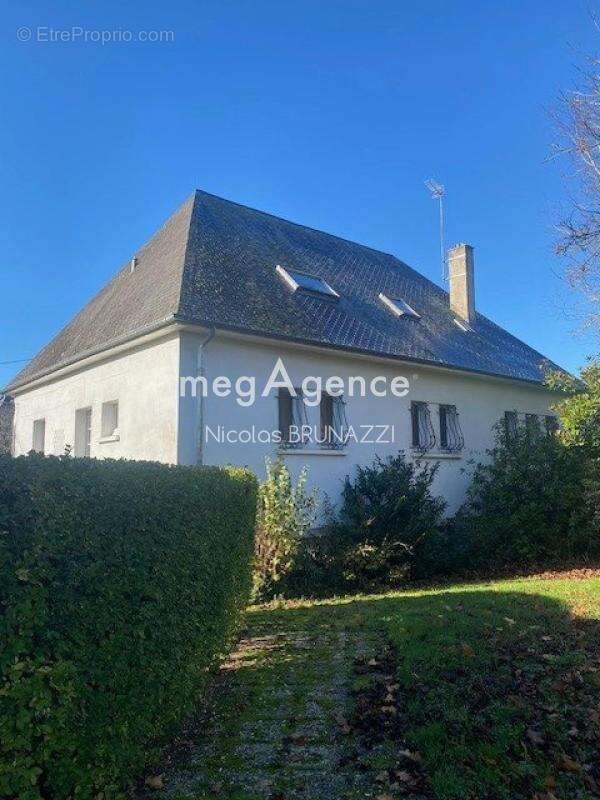 Maison à AMBRIERES-LES-VALLEES