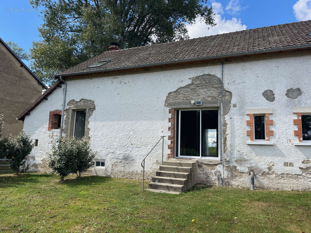 Maison à SAINT-MARCEL-EN-MARCILLAT