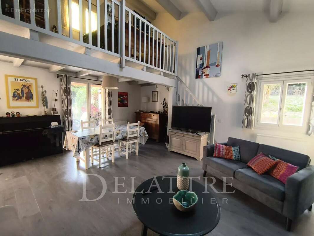 Maison à CHATEAUNEUF-GRASSE