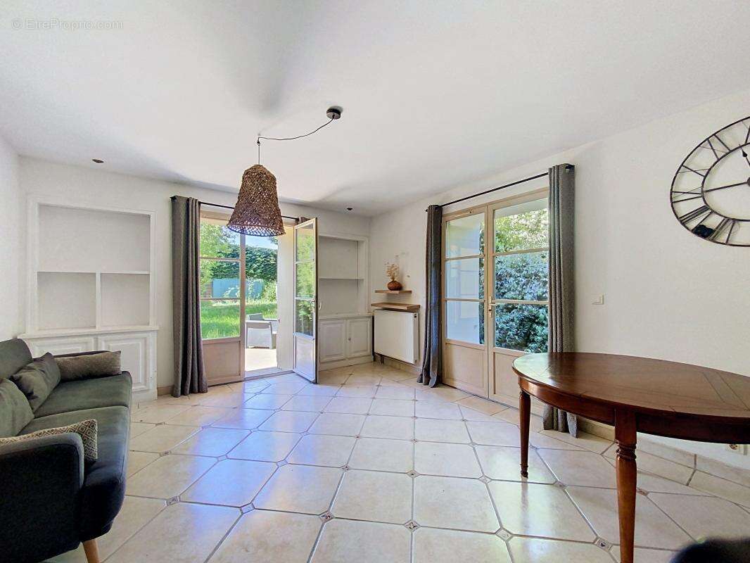 Appartement à VILLIERS-LE-BACLE