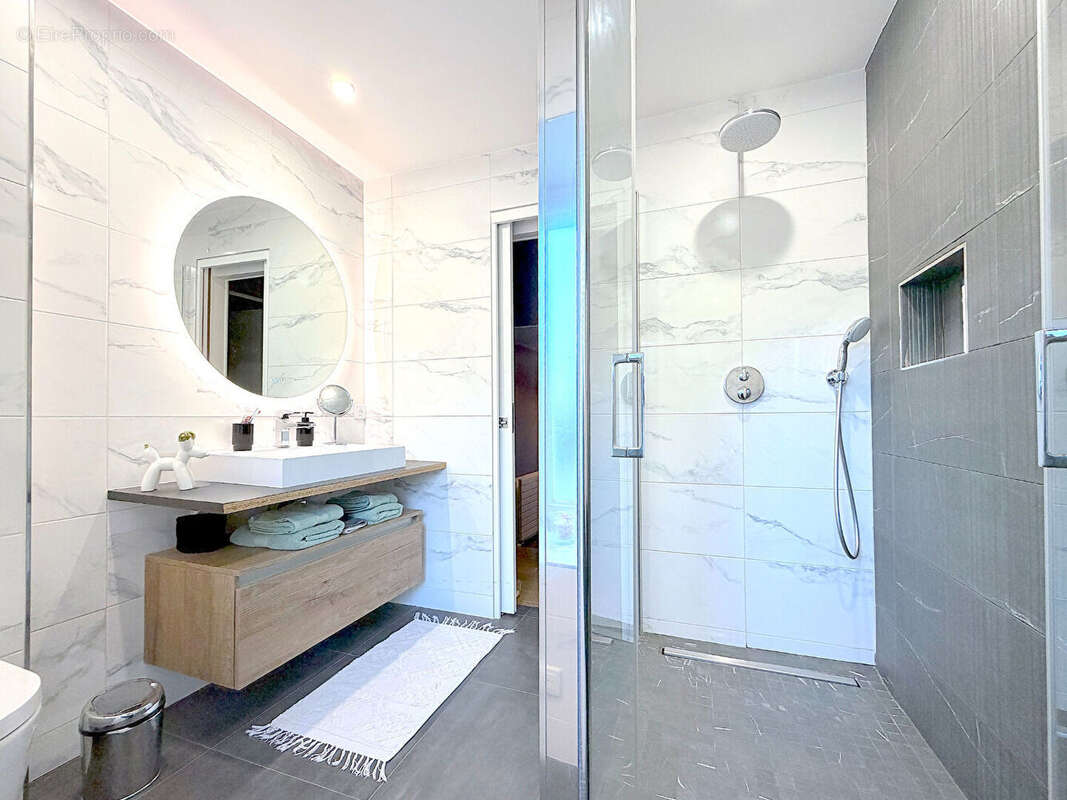 Maison à VALLANGOUJARD