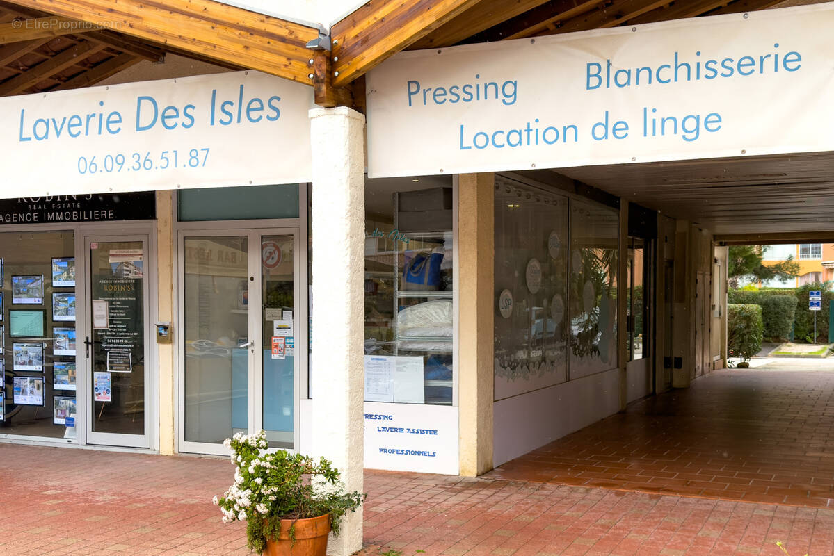 Commerce à LA LONDE-LES-MAURES