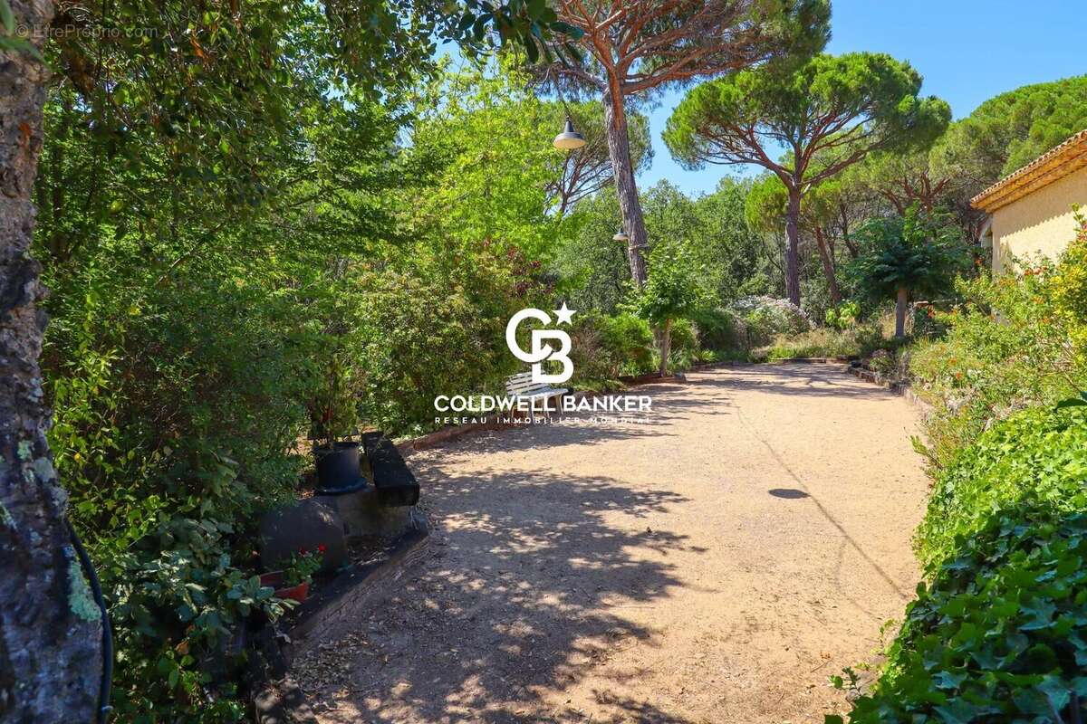 Maison à ROQUEBRUNE-SUR-ARGENS