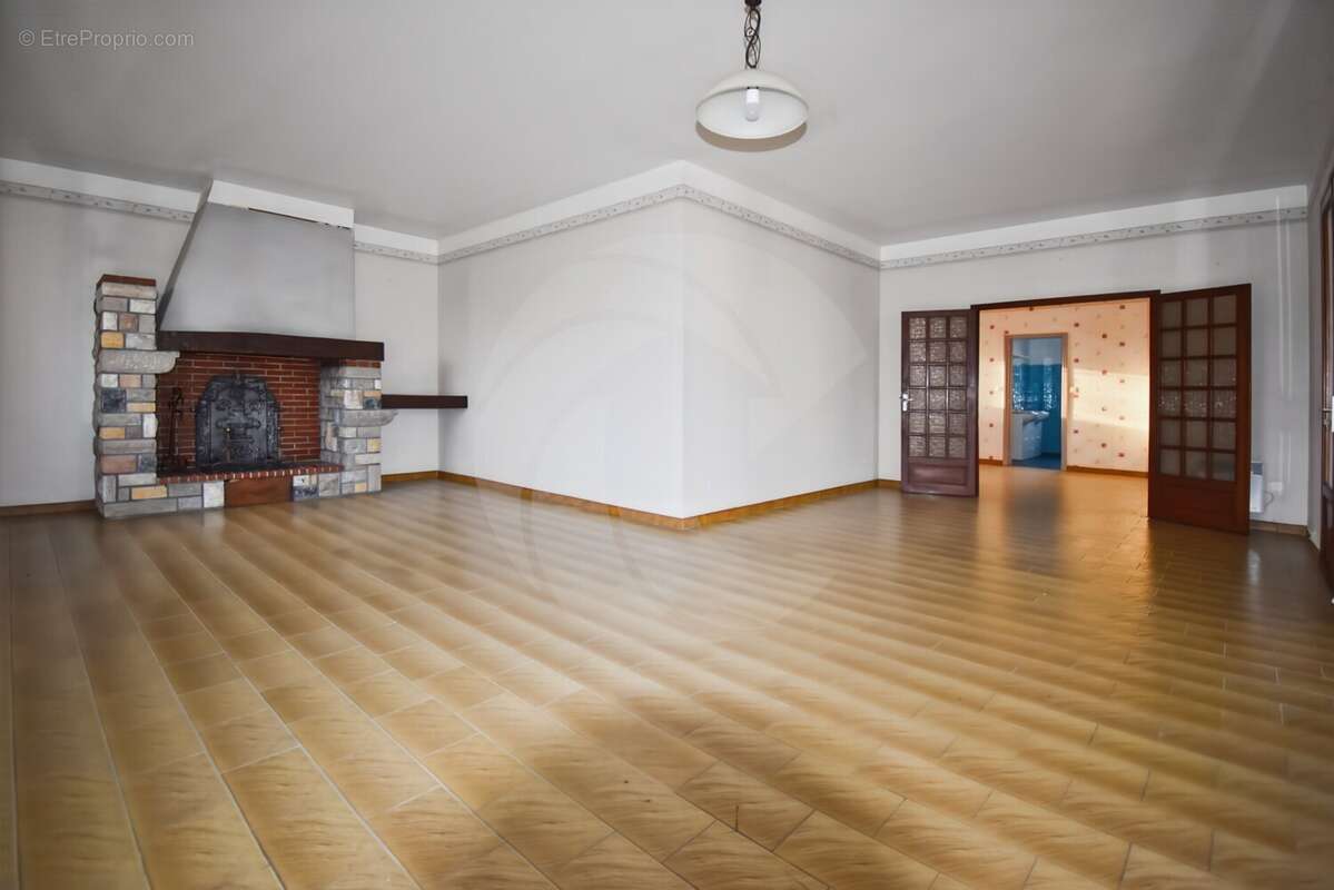 Maison à SAINT-ETIENNE-DE-TULMONT