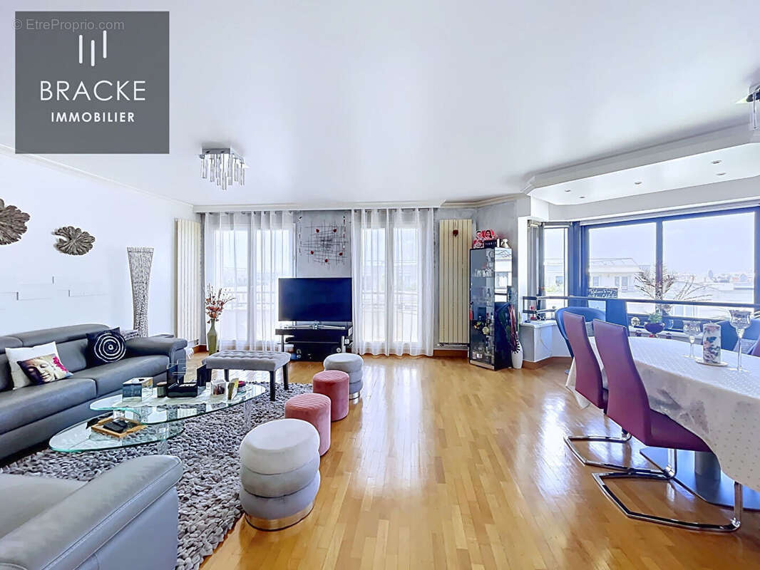 Appartement à COURBEVOIE