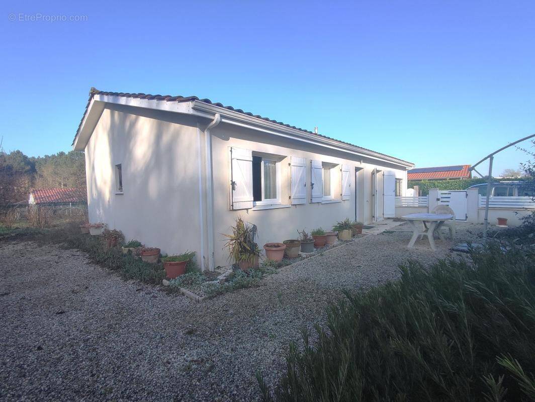 Maison à SAINT-PIERRE-DU-MONT