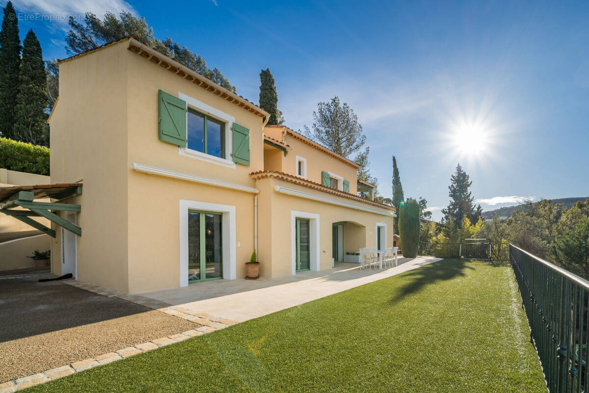 Maison à MANDELIEU-LA-NAPOULE