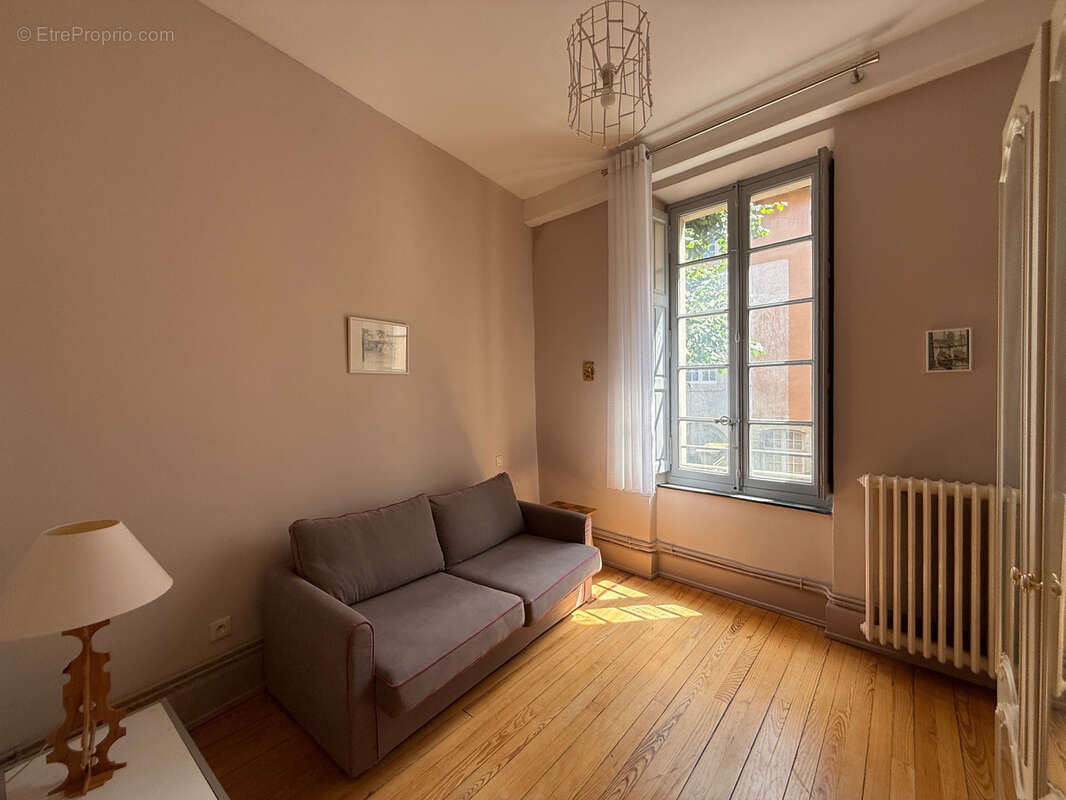 Élégant appartement traversant dans un immeuble historique - photo 8