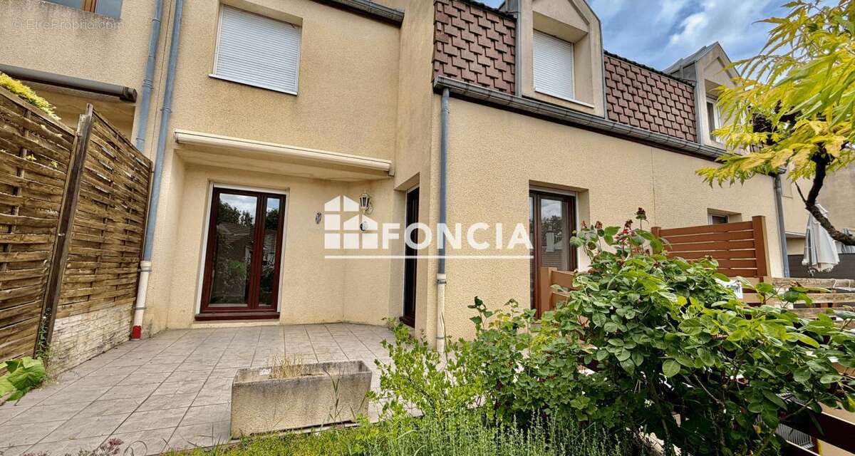 Saint-Apollinaire, très agréable et spacieuse appartement-maison jumelée sur 3 niveaux avec terrasse et jardinet - photo 10