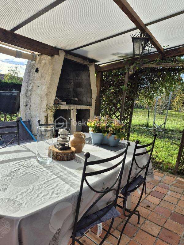 Maison à LES BORDES