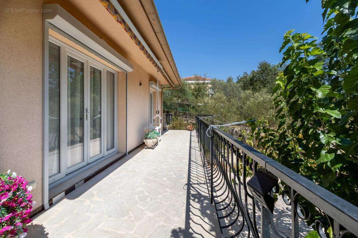Carcès – villa familiale rénovée avec piscine - photo 9