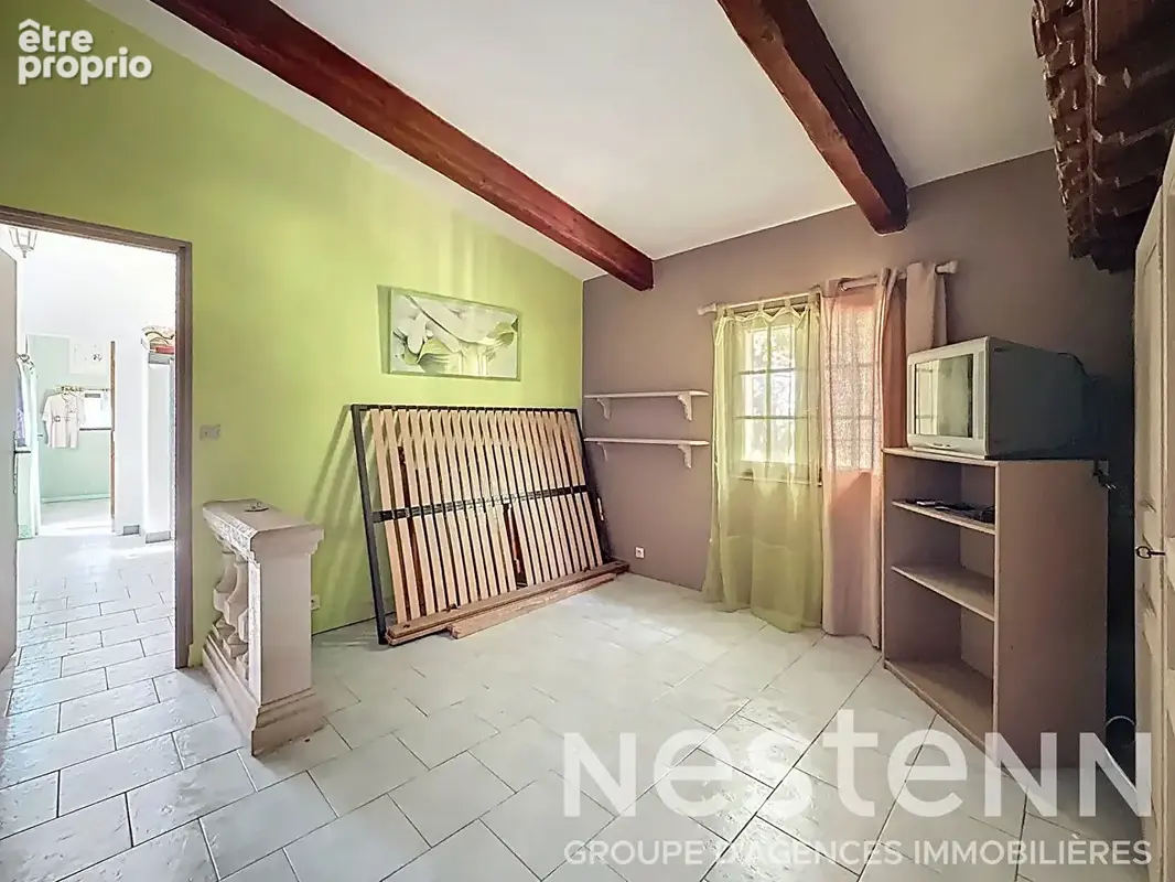 Maison à vendre à Arles sur 9000 m² avec deux habitations, dépendances et hangars - photo 10