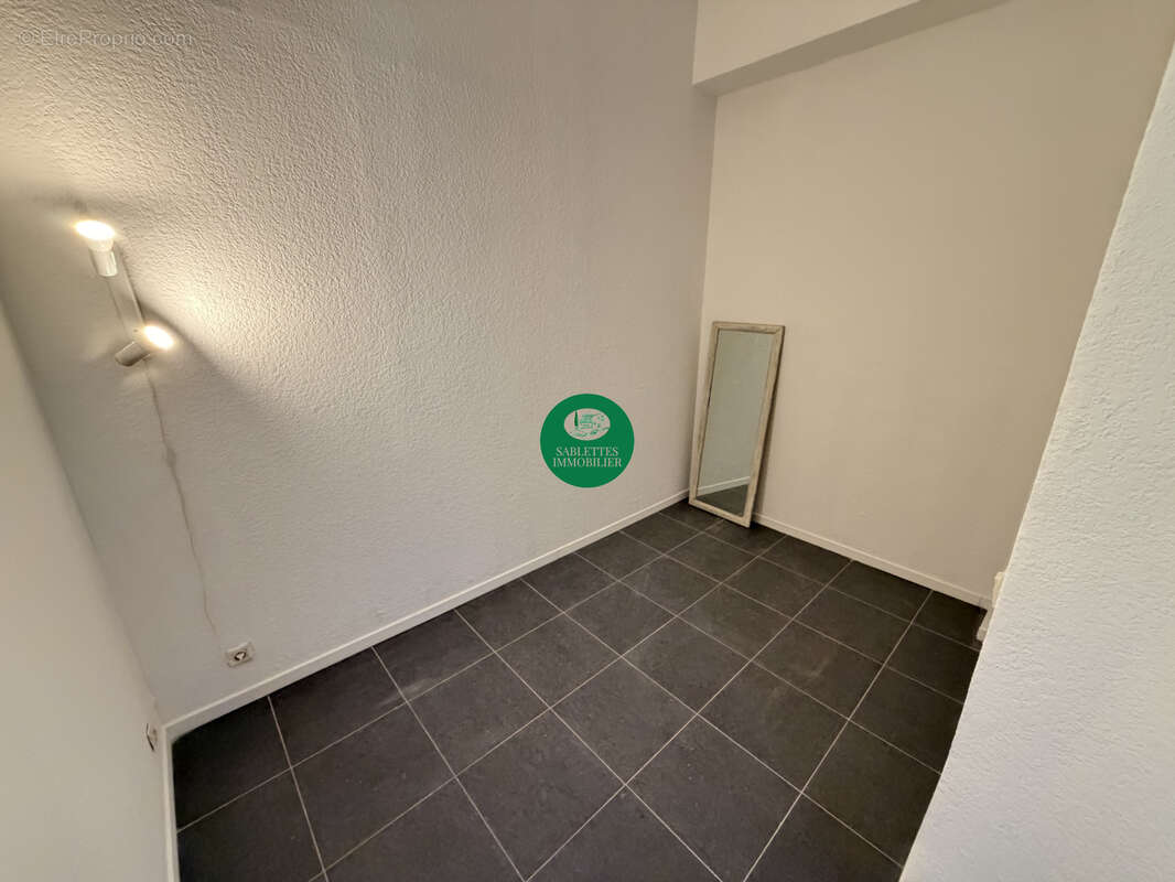 Appartement T2 à vendre proche Fort Napoléon   La Seyne-sur-Mer (83) - photo 3