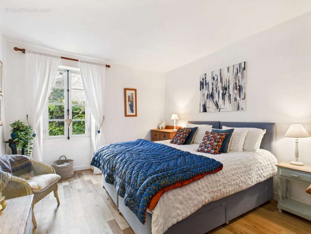 Maison à NANTEUIL-AURIAC-DE-BOURZAC