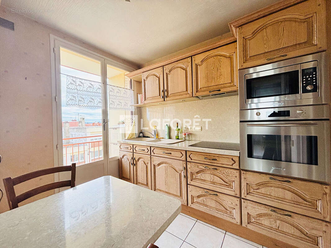 Appartement 3 pièces à vendre à Roanne, 58m² résidence sécurisée, proche commerces et transports. Idéal primo-accédant ou invest - photo 2