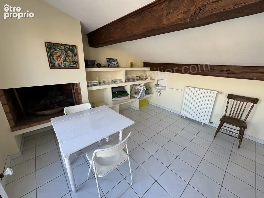 Grande maison de ville avec garage et dépendance - photo 16