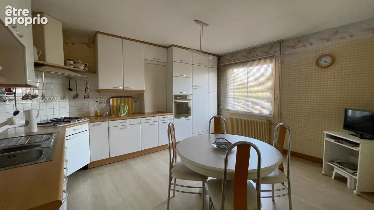 LANDIVISIAU - Appartement T4-  Centre Ville - photo 5