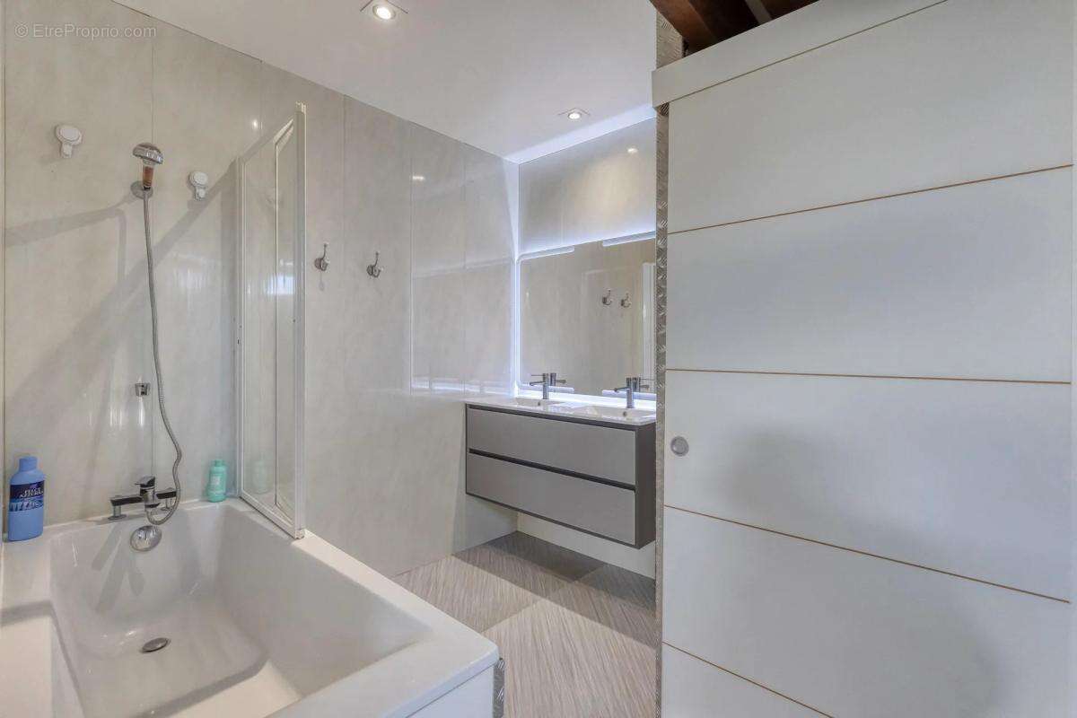 Appartement à SAINT-CASSIEN