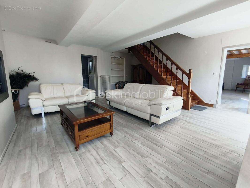 Une propriété de caractère aux volumes généreux - photo 2