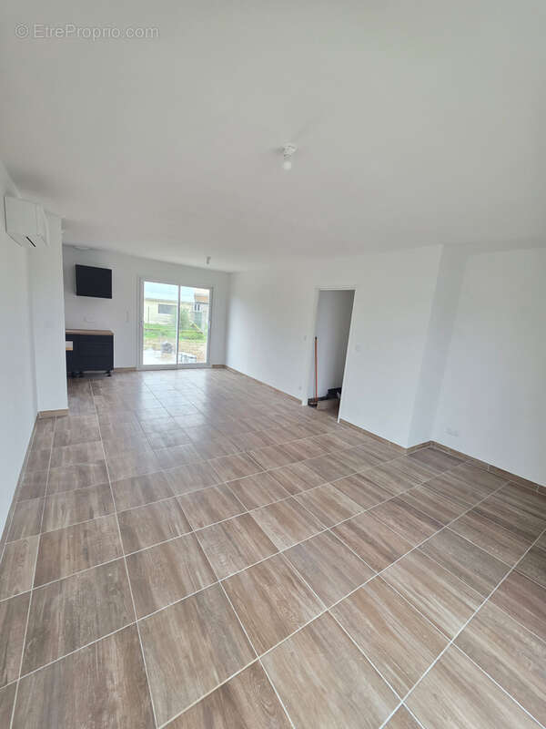 Maison à CHENEVIERES