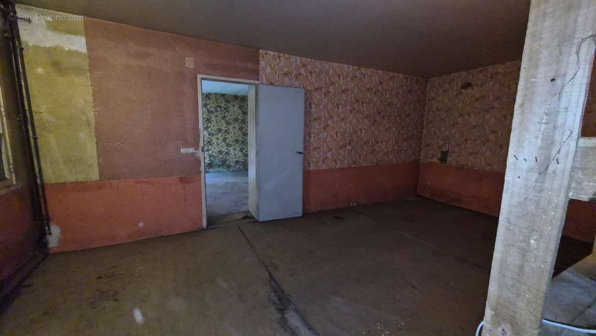 T10, 285 m², combles 100 m², dépendances, terrain 1124 m² - photo 11