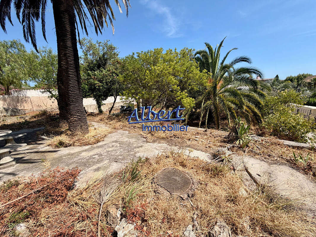 Terrain à SANARY-SUR-MER