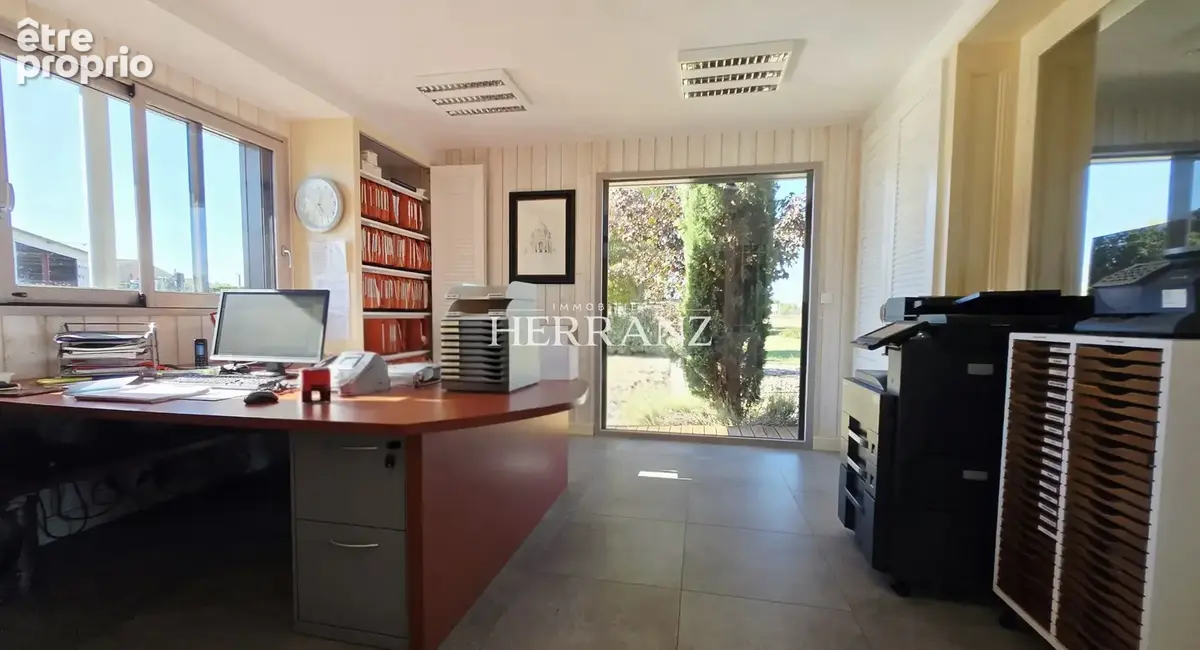 Zone d'activite : bureau 220m2 + atelier production 920m2 + entrepot 130 m2 - photo 11