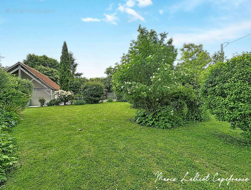 Propriété Pierres apparentes, 242m², 5 chambres, Dortoir enfant et mezzanine, Loiret, Piscine, Jacuzzi, Terrain de tennis, Garag - photo 3